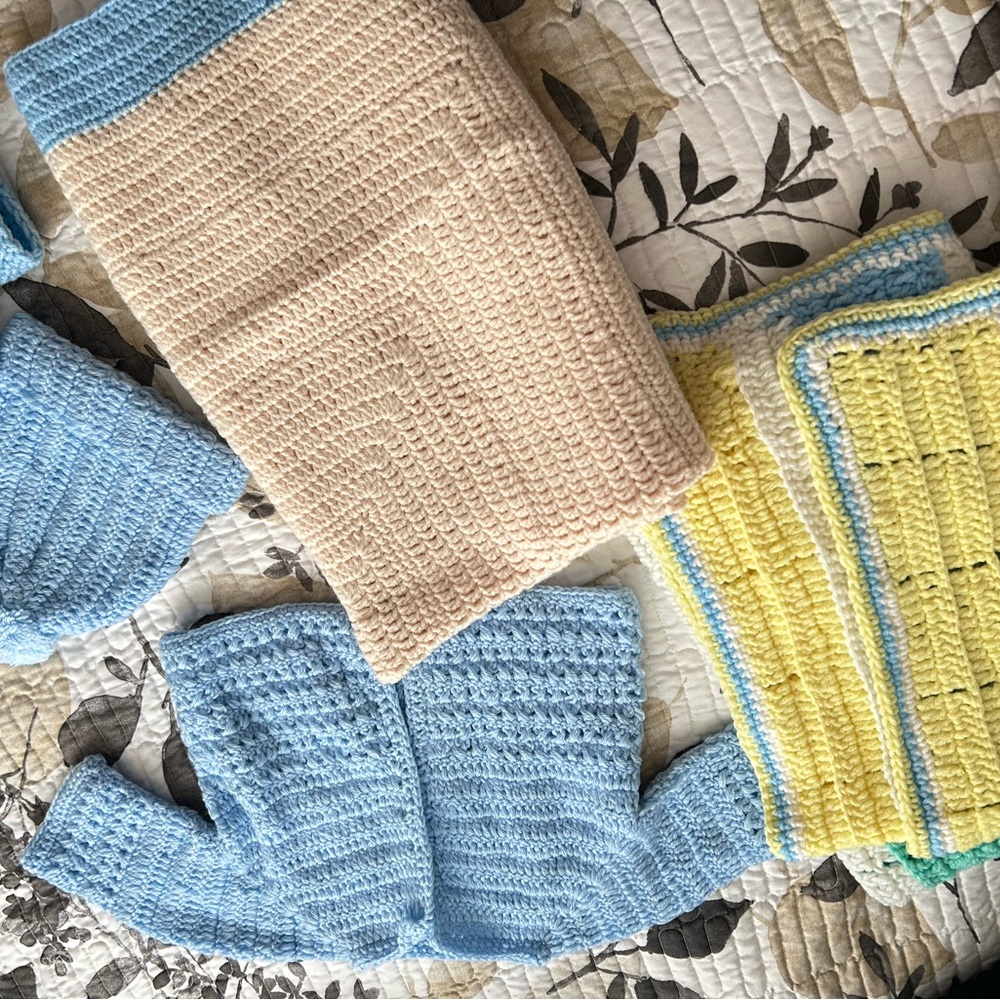 Charming Blue and Yellow Costume Set with Textured Knit